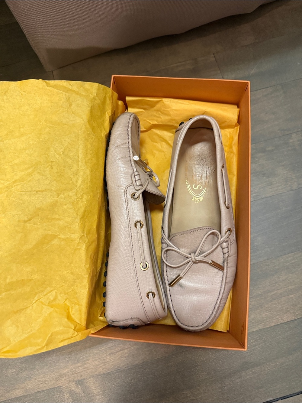 Tod's Beige Leather Bow Tie Driving Moccasins